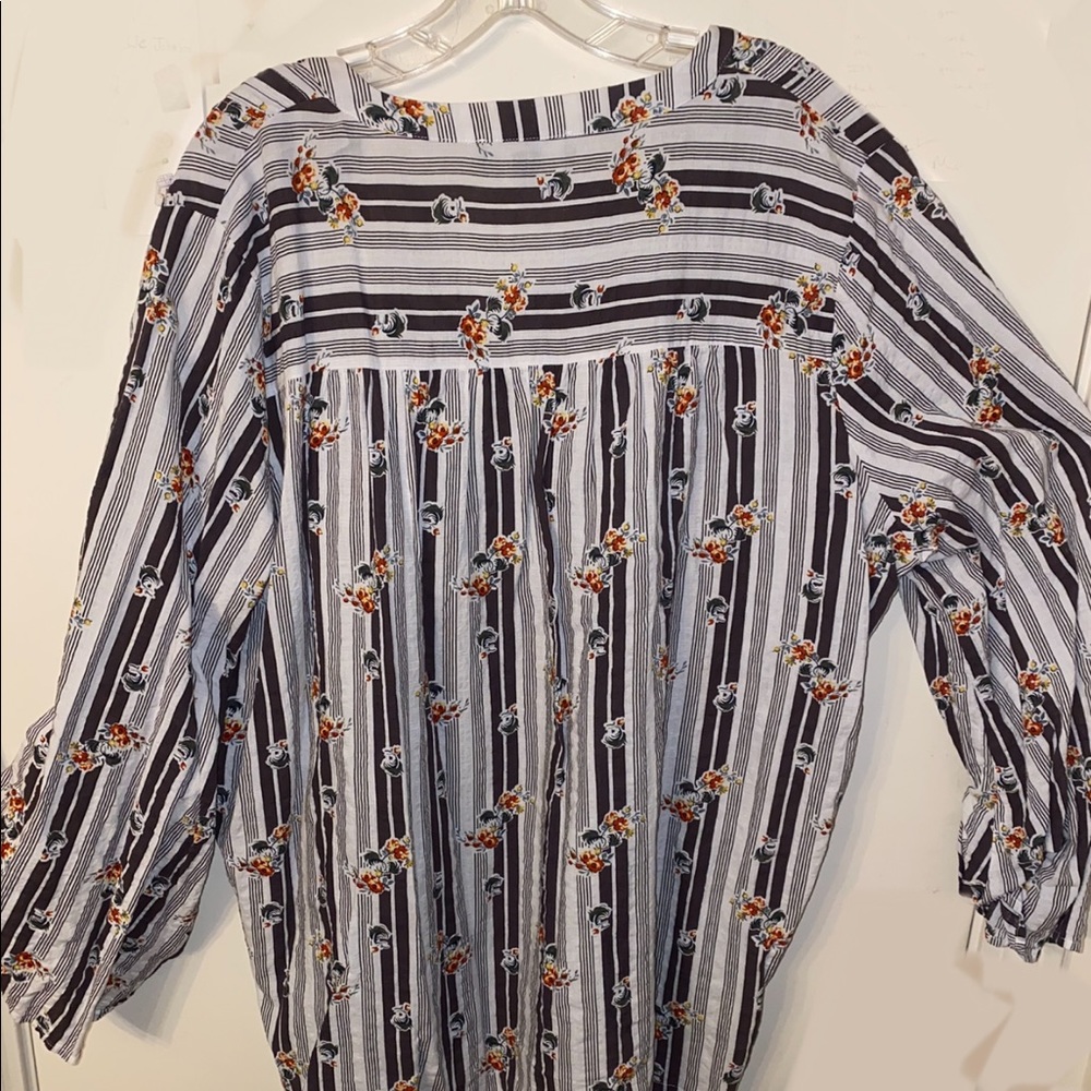 Suzanne Betro / 3x / striped floral button up